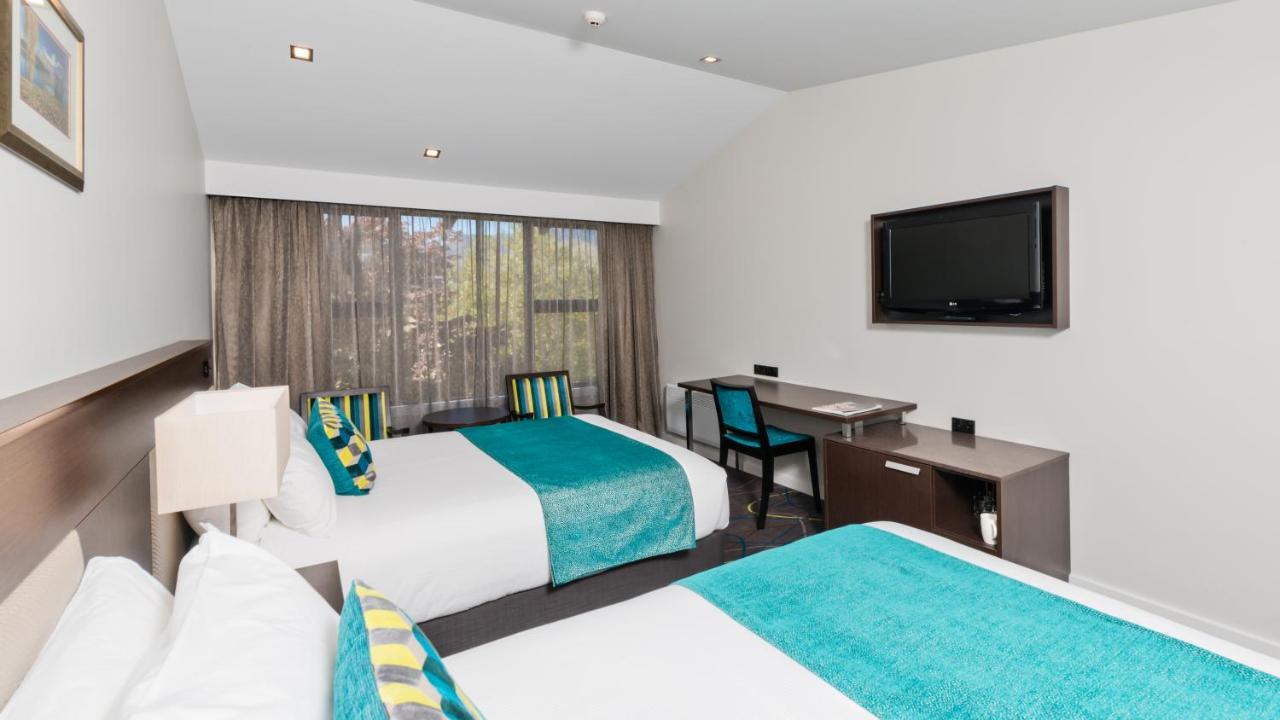 Copthorne Hotel & Resort Lakefront